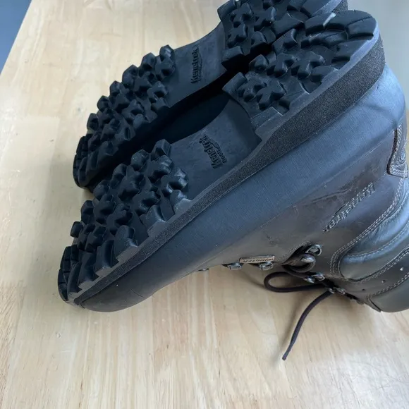 Women’s Kenetrek Mountain Extreme size 10 Medium Non Insulated