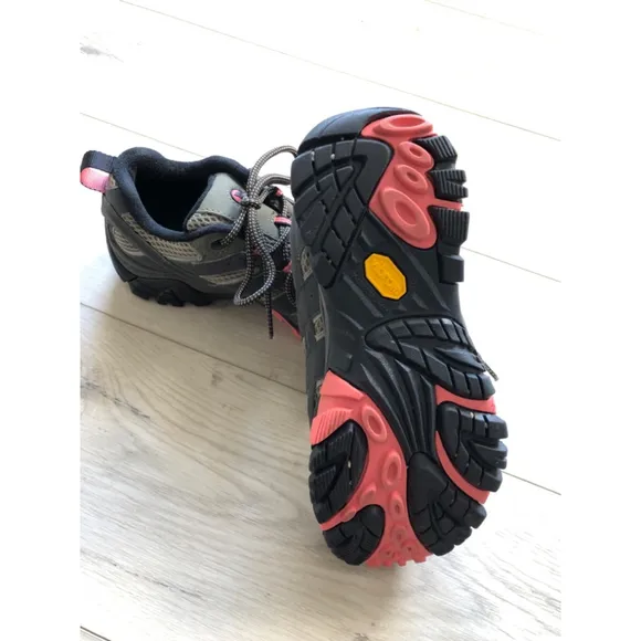 Women's Merrell Hiking Shoes Size 8 Gray Pink
