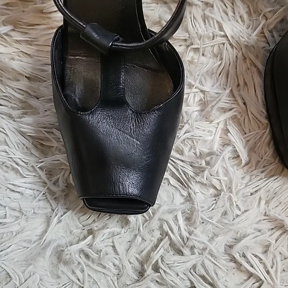 Womens Prada Black Heels T Strap Peep Toe Size 37.5 Leather Chic Shoes Pumps