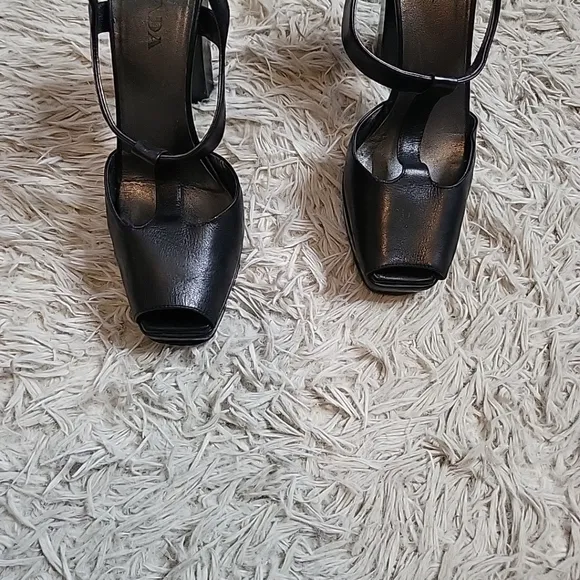 Womens Prada Black Heels T Strap Peep Toe Size 37.5 Leather Chic Shoes Pumps