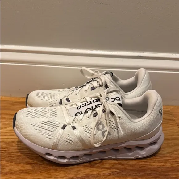 WOMENS size 8 On Cloudsufer Running Athletic Shoes