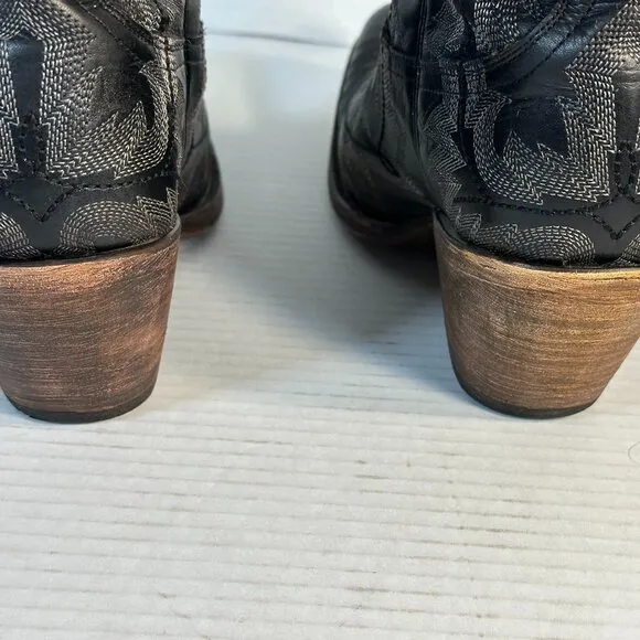 WOMENS SIZE 9M CORRAL BOOTS