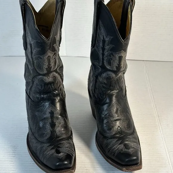 WOMENS SIZE 9M CORRAL BOOTS