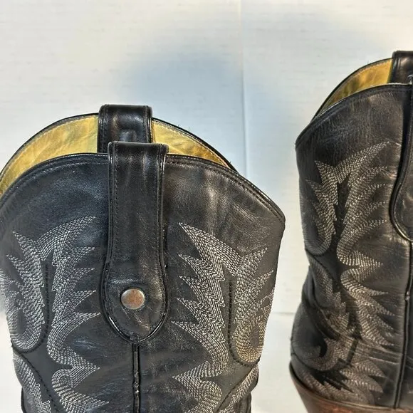 WOMENS SIZE 9M CORRAL BOOTS