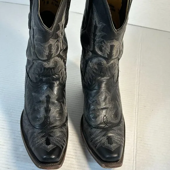 WOMENS SIZE 9M CORRAL BOOTS