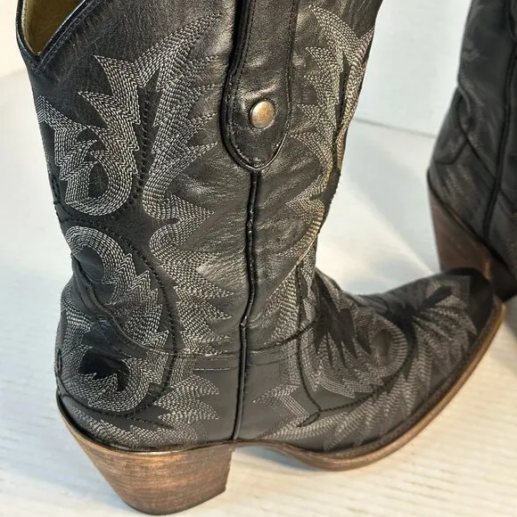 WOMENS SIZE 9M CORRAL BOOTS