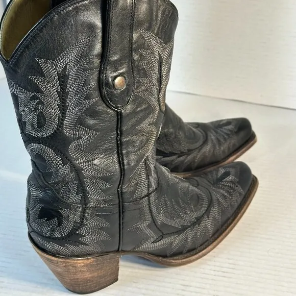 WOMENS SIZE 9M CORRAL BOOTS