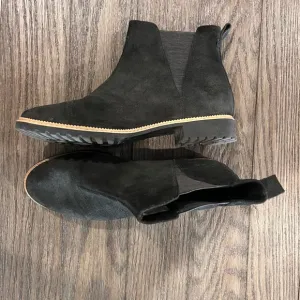 Women’s Toms Black Suede Ankle Boots size 8.5