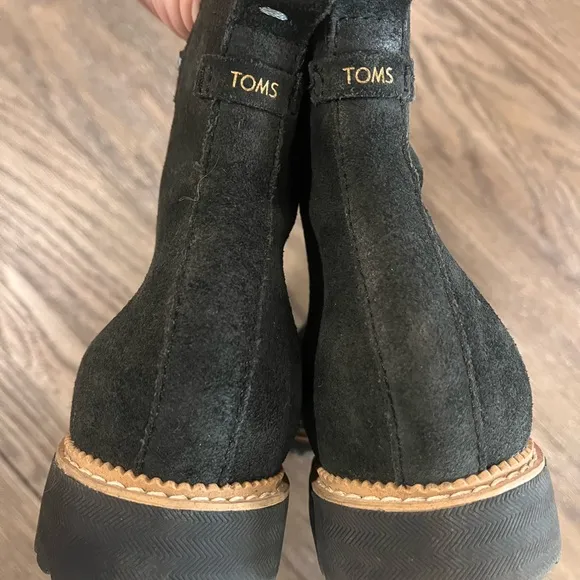 Women’s Toms Black Suede Ankle Boots size 8.5