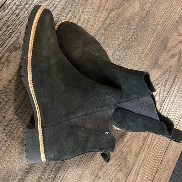 Women’s Toms Black Suede Ankle Boots size 8.5