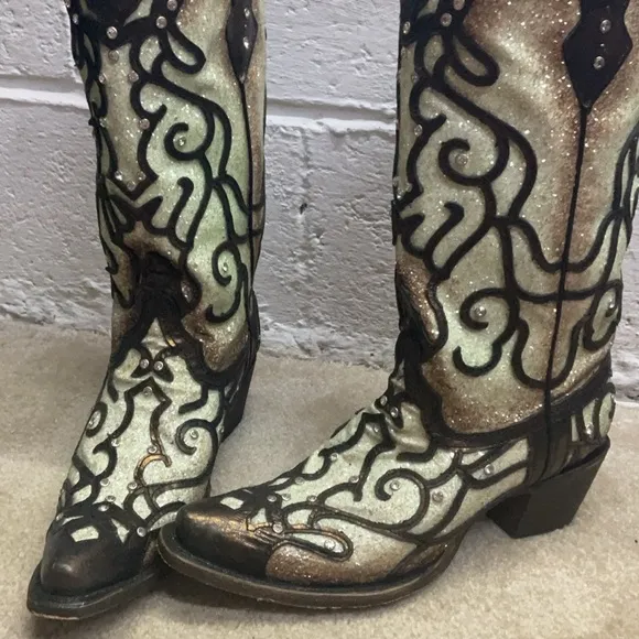 Women's Western Boots with Black and Cream Design