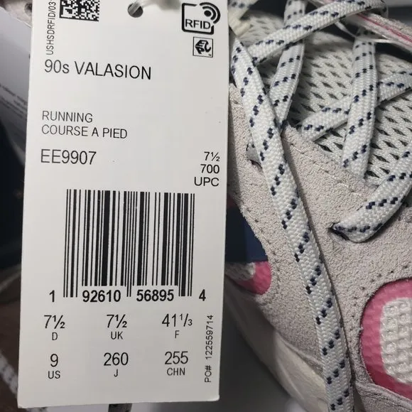 Wome's Adidas 90s  Valasion Size US  9