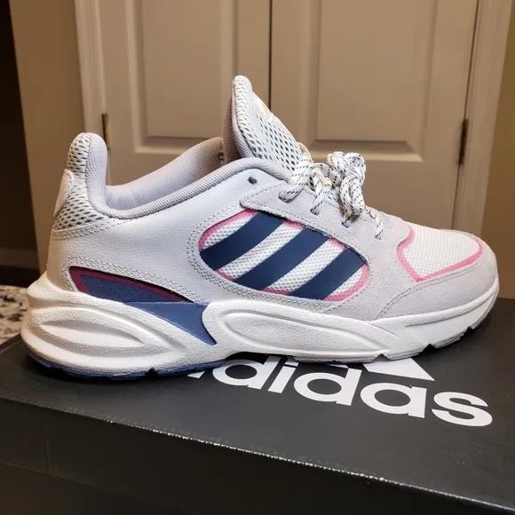 Wome's Adidas 90s  Valasion Size US  9