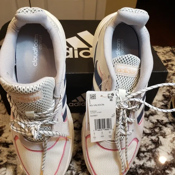 Wome's Adidas 90s  Valasion Size US  9