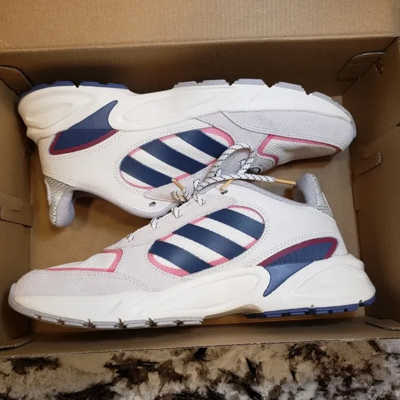Wome's Adidas 90s  Valasion Size US  9