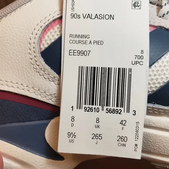 Wome's Adidas 90s  Valasion Size US  9