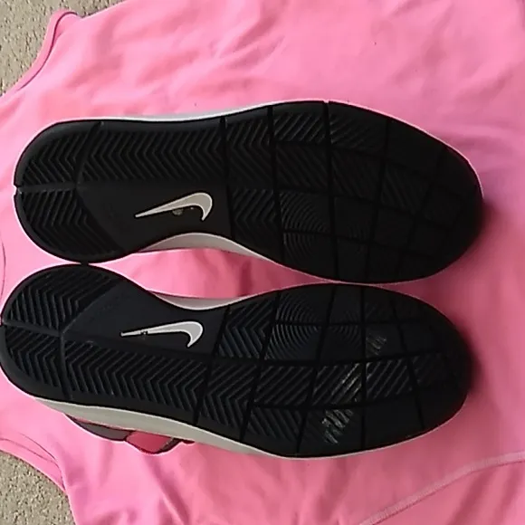 Youth Nike Team Hustle D7 pink and grey athletic shoes size 6 Youth. Excellent!!