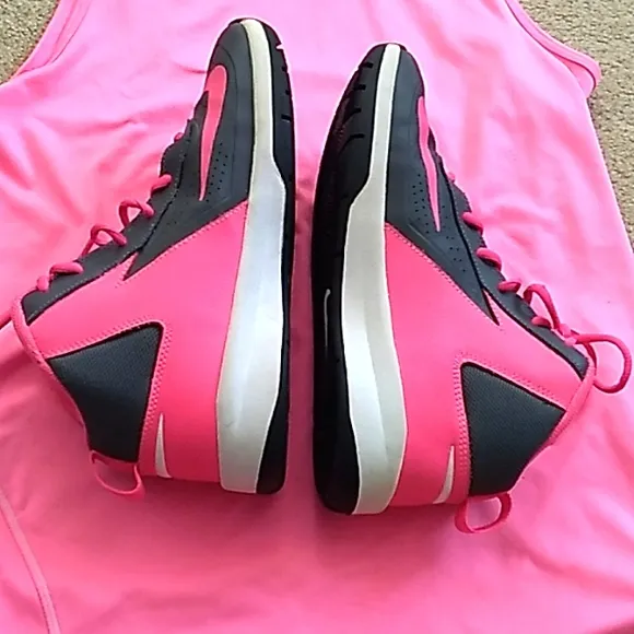 Youth Nike Team Hustle D7 pink and grey athletic shoes size 6 Youth. Excellent!!