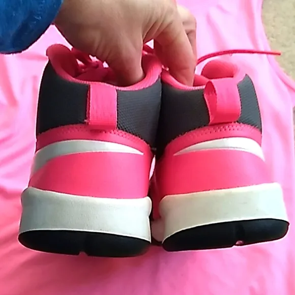 Youth Nike Team Hustle D7 pink and grey athletic shoes size 6 Youth. Excellent!!