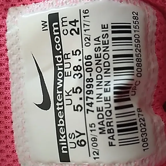 Youth Nike Team Hustle D7 pink and grey athletic shoes size 6 Youth. Excellent!!