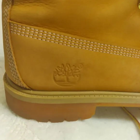 Youth Timberland Classic Tan Work Boots Size 6.5 12909