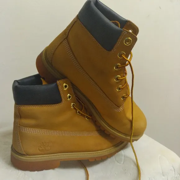 Youth Timberland Classic Tan Work Boots Size 6.5 12909