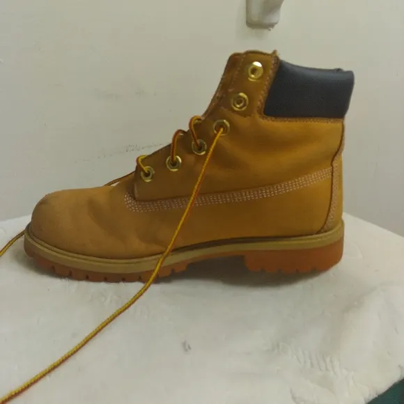 Youth Timberland Classic Tan Work Boots Size 6.5 12909
