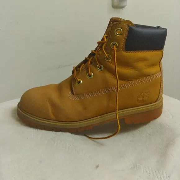 Youth Timberland Classic Tan Work Boots Size 6.5 12909