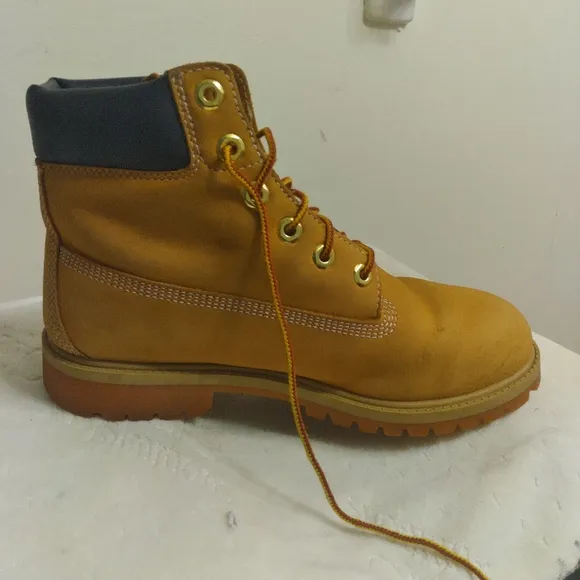 Youth Timberland Classic Tan Work Boots Size 6.5 12909
