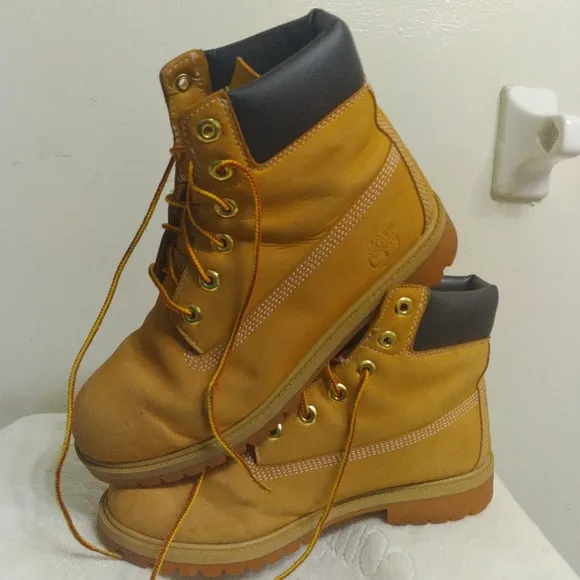Youth Timberland Classic Tan Work Boots Size 6.5 12909
