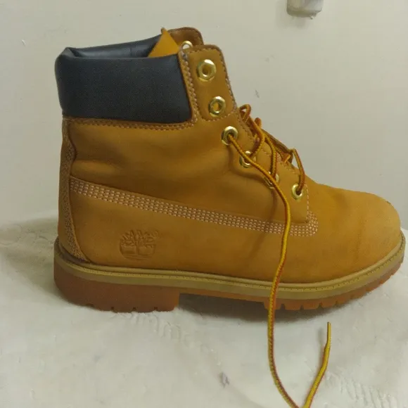 Youth Timberland Classic Tan Work Boots Size 6.5 12909