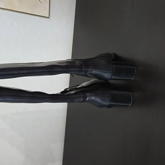 Zara Leather Elegant Black Knee-High Women's Boots Boot Size 6
