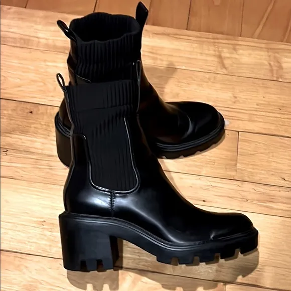 Zara Track Sole Black Sock Boot Women’s Size 8