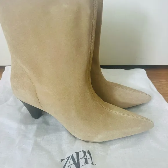 Zara Women's Tan Suede Boots