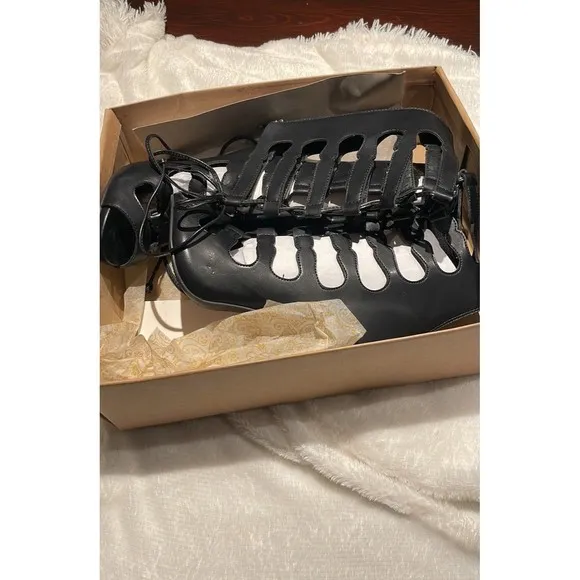 Zigi Soho MARYBETH Gladiator black Heels size 7.5 leather lace up open-toe shoes