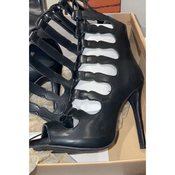Zigi Soho MARYBETH Gladiator black Heels size 7.5 leather lace up open-toe shoes