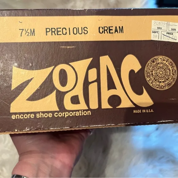 Zodiac Precious Cream 7 1/2 Western Boots with box