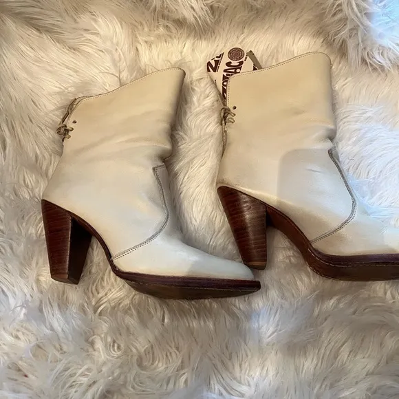 Zodiac Precious Cream 7 1/2 Western Boots with box